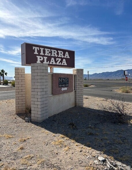 1531 E Jill Way, Fort Mohave, AZ à vendre - Photo du bâtiment - Image 1 de 4