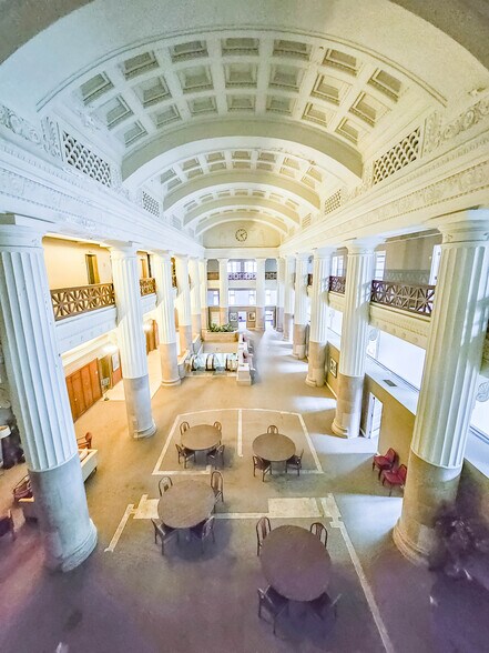 1600 Farnam St, Omaha, NE à louer - Photo du bâtiment - Image 2 de 19