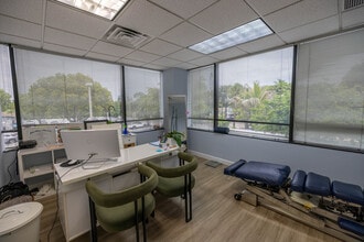 16853-16855 NE 2nd Ave, North Miami Beach, FL à louer Photo intérieure- Image 1 de 21