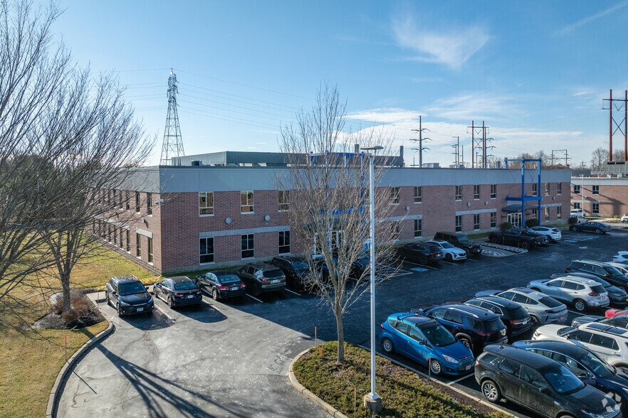 900 Highland Corporate Dr, Cumberland, RI à vendre - Photo du bâtiment - Image 2 de 4