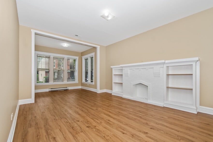 1509 E 69th Pl, Chicago, IL for sale - Interior Photo - Image 2 of 32
