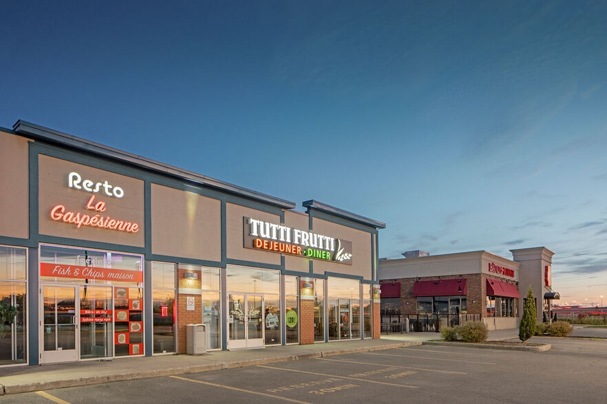 1198-1252 Rue Yves-Blais, Terrebonne, QC à louer - Photo du bâtiment - Image 2 de 6