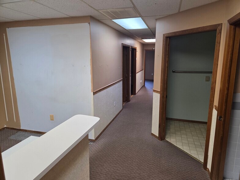 1163 Route 37 West, Toms River, NJ à vendre - Photo intérieure - Image 3 de 6