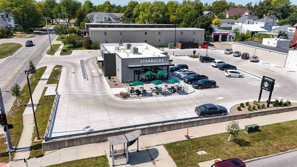 3214 1st Ave NE, Cedar Rapids, IA à vendre - Photo du bâtiment - Image 2 de 12