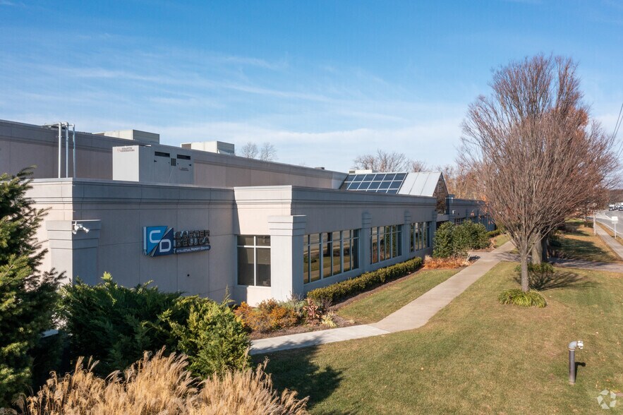 576 Broadhollow Rd, Melville, NY for lease - Building Photo - Image 3 of 4