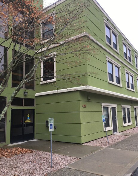 495 Gold Star Hwy, Groton, CT à vendre - Photo du bâtiment - Image 3 de 10