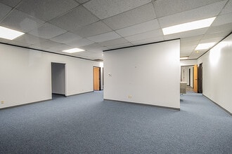 1611 N Interstate 35E, Carrollton, TX for lease Interior Photo- Image 1 of 9