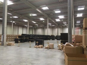 Industriel dans Herblay-sur-Seine à louer Photo intérieure- Image 1 de 3