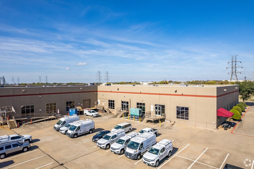 2304 Tarpley Rd, Carrollton, TX à louer - Photo du bâtiment - Image 3 de 6