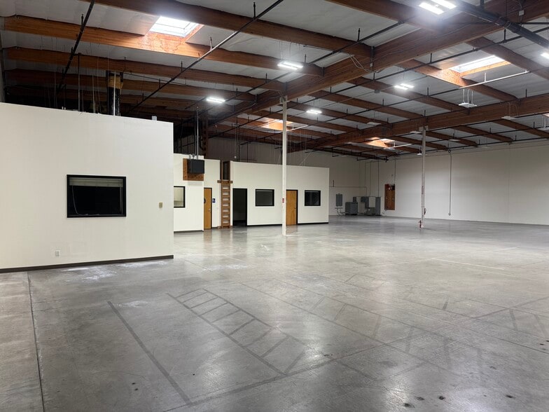 14101 Rosecrans Ave, La Mirada, CA for lease - Building Photo - Image 2 of 14