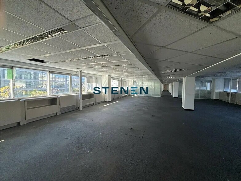 Office in Marseille for lease - Interior Photo - Image 3 of 5