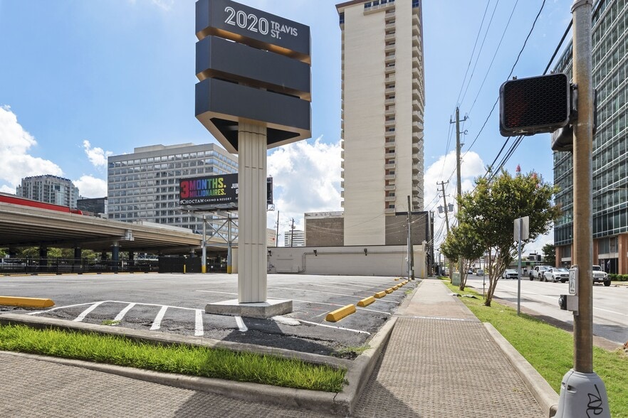 2020 Travis St, Houston, TX for lease - Building Photo - Image 2 of 6