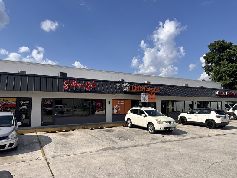 560 NE Pine Island Rd, North Fort Myers, FL à louer - Photo du bâtiment - Image 2 de 7