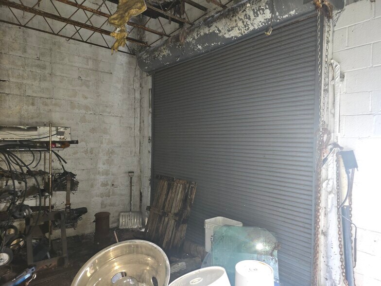 86-90 Elinor Ave, Akron, OH à vendre - Photo du bâtiment - Image 3 de 8