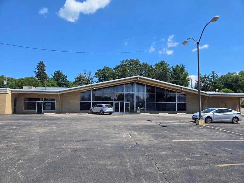 414 E Lincolnway, Morrison, IL for lease - Building Photo - Image 1 of 2
