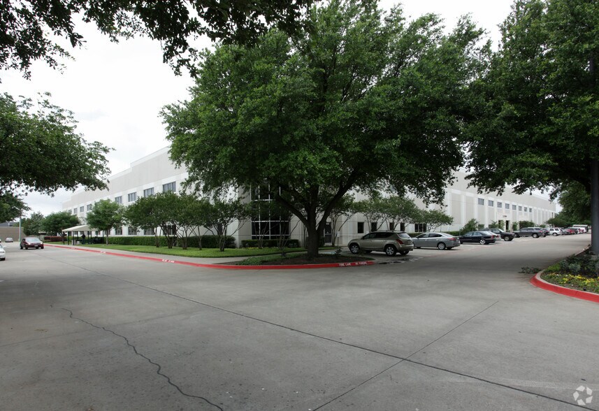 4550 Excel Pky, Addison, TX à louer - Photo du bâtiment - Image 3 de 10