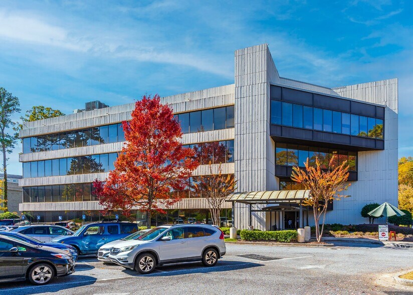 5730 Glenridge Dr NE, Atlanta, GA à louer - Photo du bâtiment - Image 2 de 5