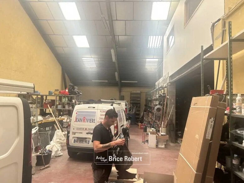 Bureau dans Vaulx-en-Velin à louer - Photo intérieure - Image 2 de 2