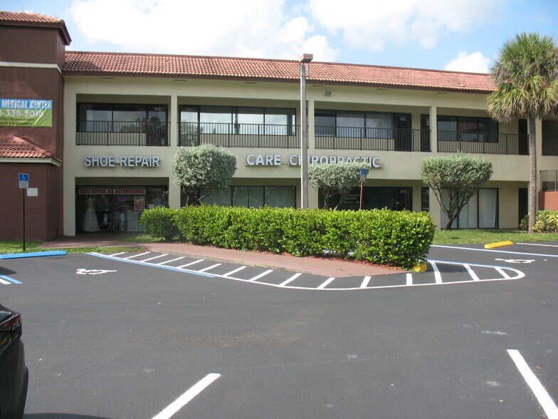 8001-8085 W McNab Rd, Tamarac, FL à louer - Photo du bâtiment - Image 2 de 12