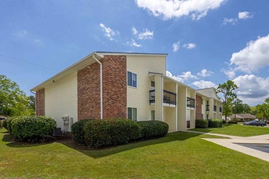 200 Bentree Ln, Florence, SC for sale - Building Photo - Image 1 of 46