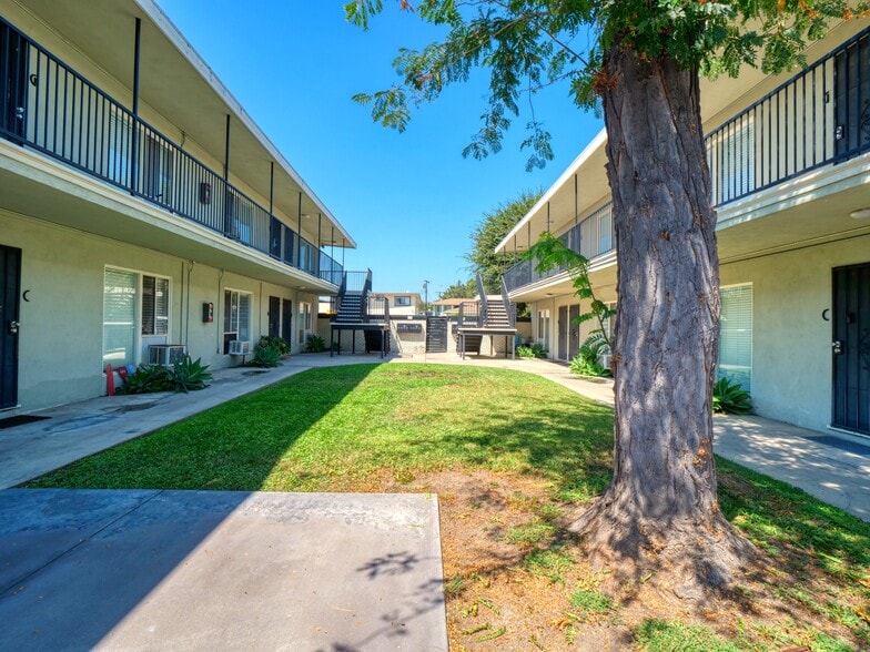 11502-11506 Adco Ave, Downey, CA for sale - Building Photo - Image 3 of 17