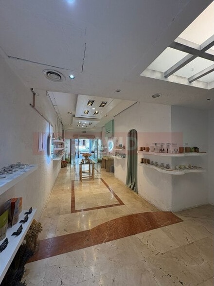 Retail in Barcelona, Barcelona for lease - Interior Photo - Image 3 of 4