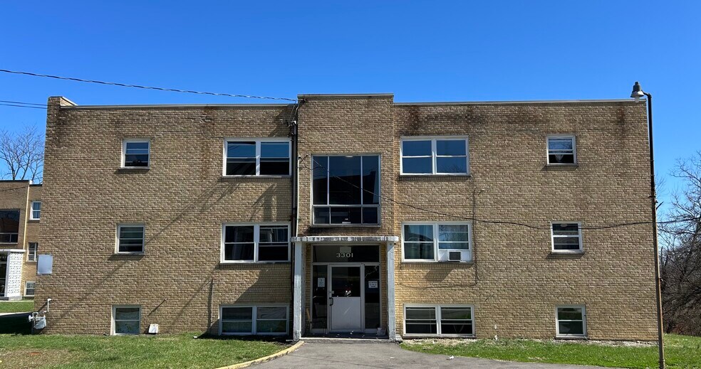 3301 Camvic Ter, Cincinnati, OH à vendre - Photo du bâtiment - Image 2 de 5