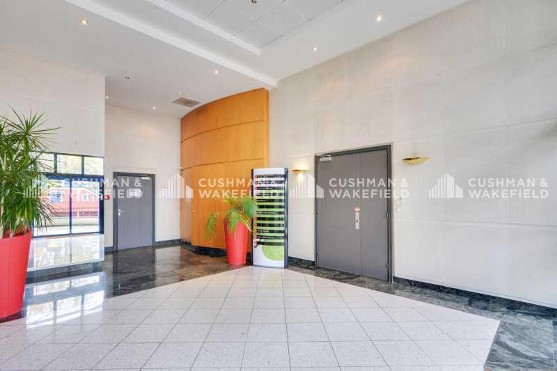 1 Chemin Jean-Marie Vianney, Écully à louer Hall d’entrée- Image 1 de 6