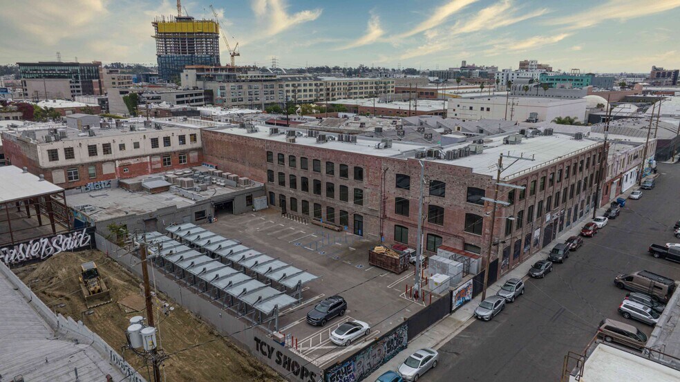 440 Seaton St, Los Angeles, CA à louer - Photo du bâtiment - Image 1 de 46