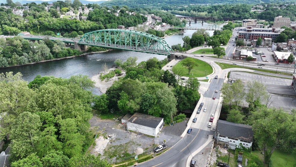 295 N Delaware Dr, Easton, PA à louer - Photo du bâtiment - Image 3 de 10