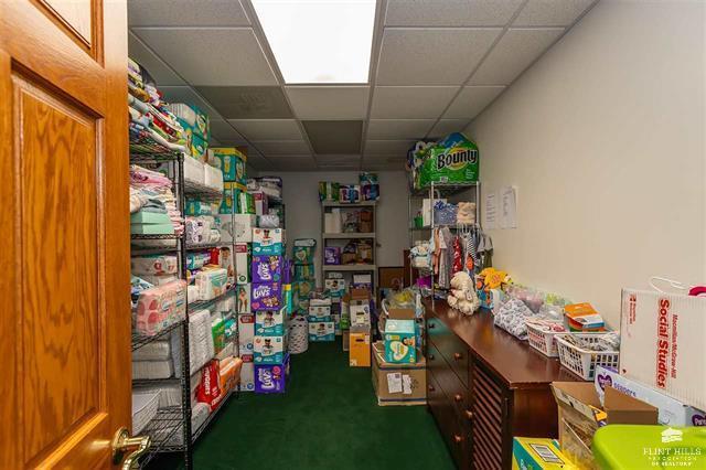 823 N Washington St, Junction City, KS for sale - Interior Photo - Image 2 of 12