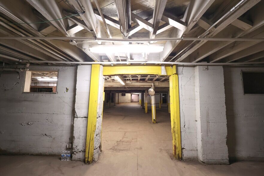 180 S E St, Porterville, CA for sale - Building Photo - Image 2 of 23