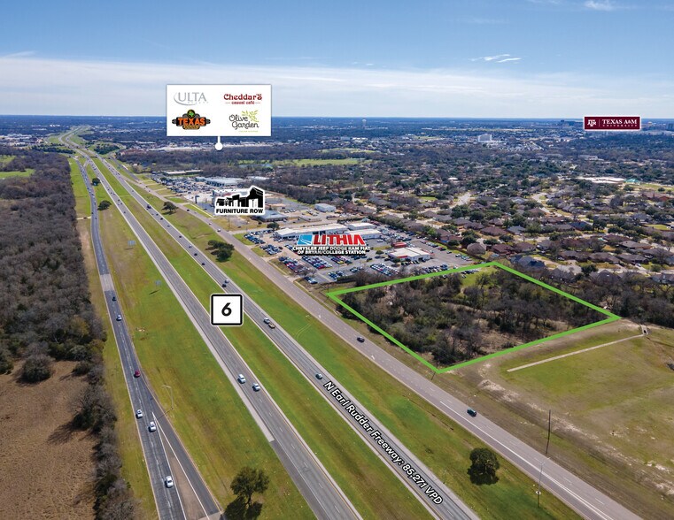 301 N Earl Rudder Fwy, Bryan, TX à vendre - Photo du bâtiment - Image 2 de 4