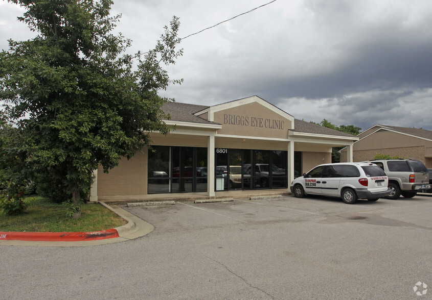 6801 Manchaca Rd, Austin, TX à louer - Photo du bâtiment - Image 3 de 8