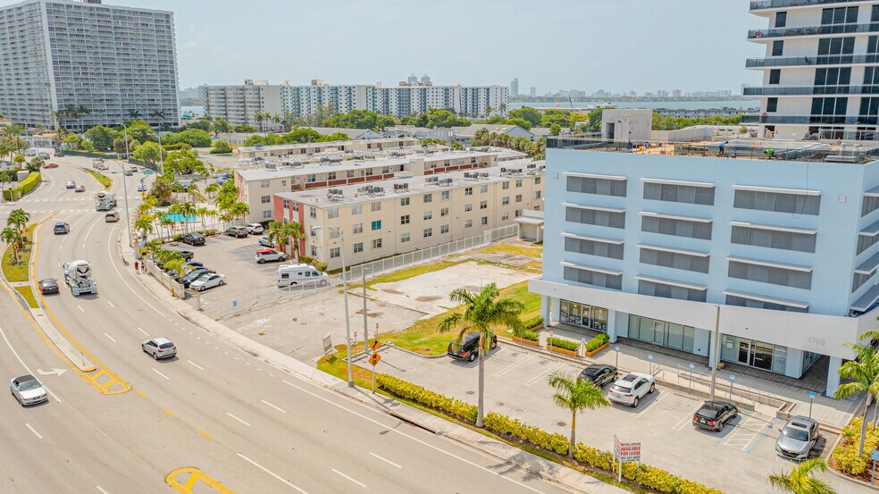 1700 John F Kennedy Causeway, North Bay Village, FL à vendre - Photo du bâtiment - Image 2 de 3