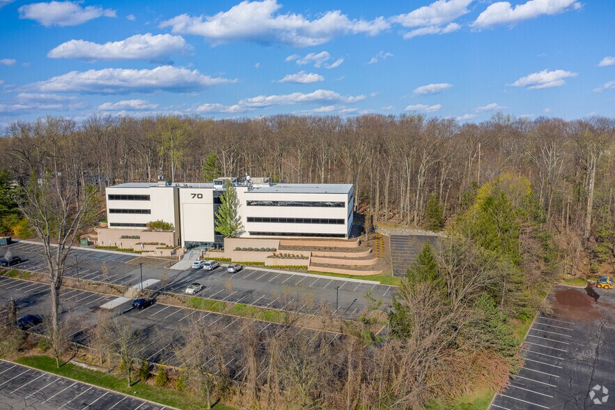 70 Hilltop Rd, Ramsey, NJ à louer - Photo du bâtiment - Image 2 de 6