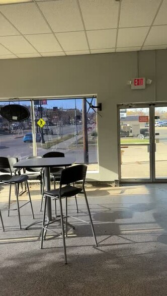 828 Main St, Red Wing, MN à louer - Vidéo sur l’inscription commerciale - Image 2 de 14