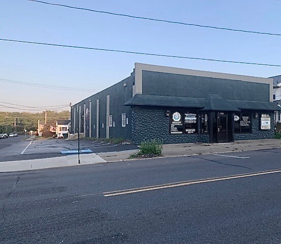 800 Main St, Hellertown, PA for lease - Building Photo - Image 1 of 1