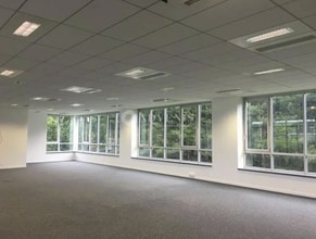 Office in Voisins-le-Bretonneux for lease Interior Photo- Image 1 of 1