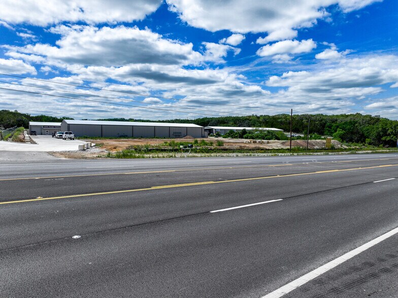 10401 E Highway 71, Spicewood, TX à vendre - Photo du bâtiment - Image 3 de 7