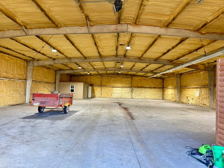 8211 W Georgetown Rd, Columbus, IN for lease - Building Photo - Image 2 of 11