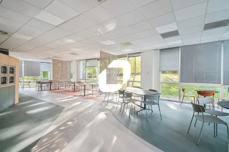 Office in Roissy-en-France for lease - Interior Photo - Image 1 of 20