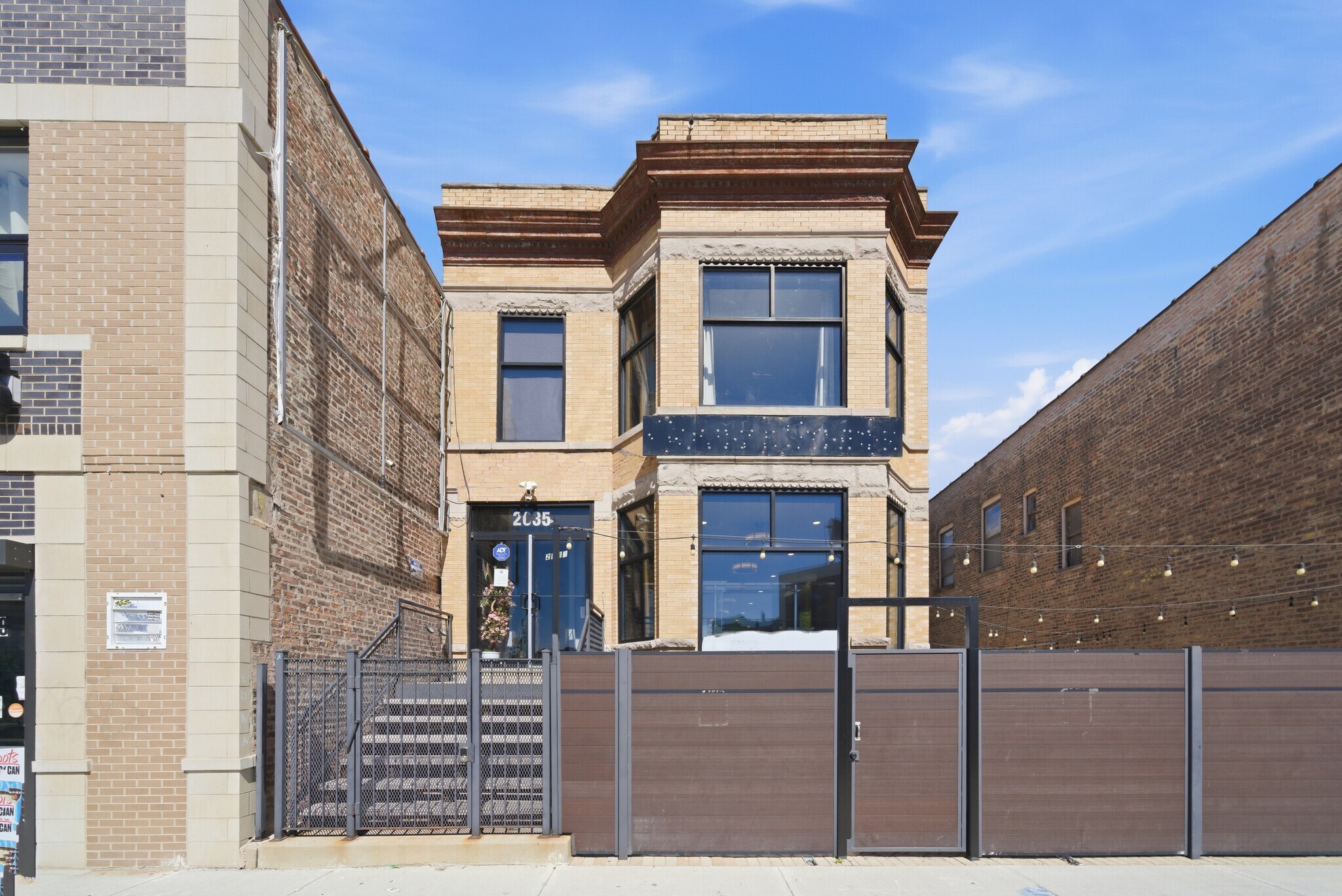 2635 N Kedzie Ave, Chicago, IL à louer Photo du bâtiment- Image 1 de 5