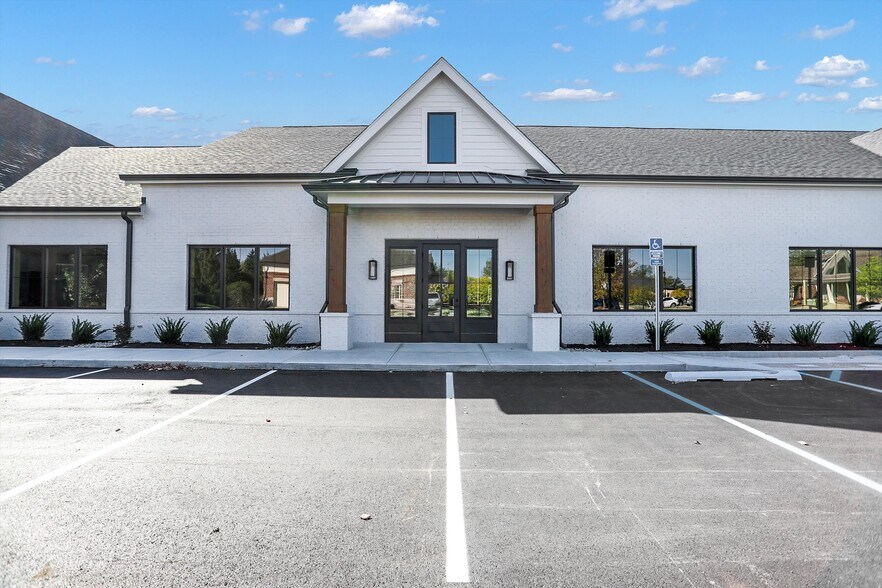 4611 Lisborn Dr, Carmel, IN à vendre - Photo principale - Image 1 de 3