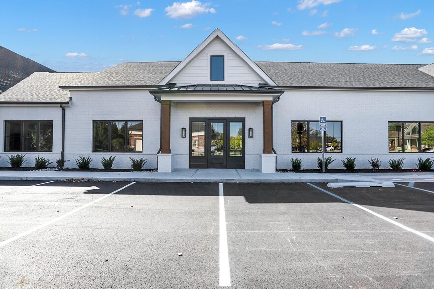 4611 Lisborn Dr, Carmel, IN for sale - Primary Photo - Image 1 of 3