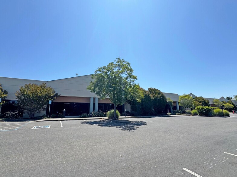 133 Aviation Blvd, Santa Rosa, CA à louer - Photo du bâtiment - Image 2 de 5