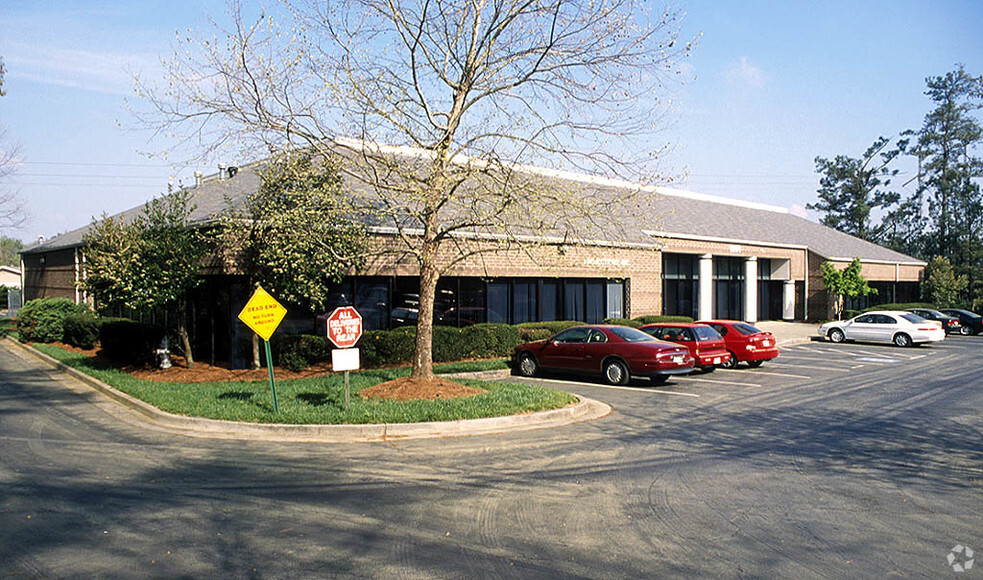 3264 Medlock Bridge Rd, Peachtree Corners, GA for lease - Primary Photo - Image 1 of 7