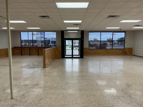 3915-3919 Grape Rd, Mishawaka, IN for lease Interior Photo- Image 1 of 3