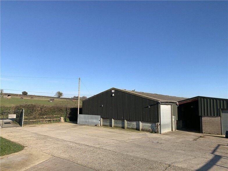 Sparrow Bush Cottages, Blandford Forum for lease - Building Photo - Image 2 of 5
