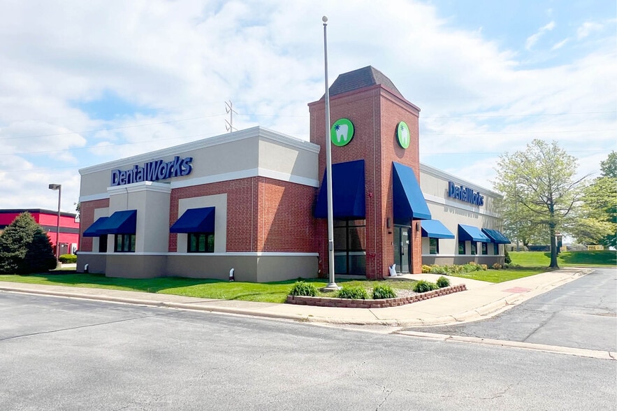 4405 Fox Valley Center Dr, Aurora, IL for lease - Building Photo - Image 2 of 4